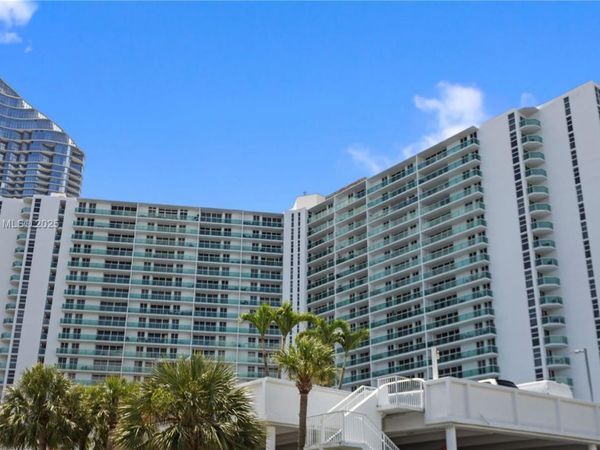 100 Bayview Dr, Unit 227, Sunny Isles Beach, FL 33160