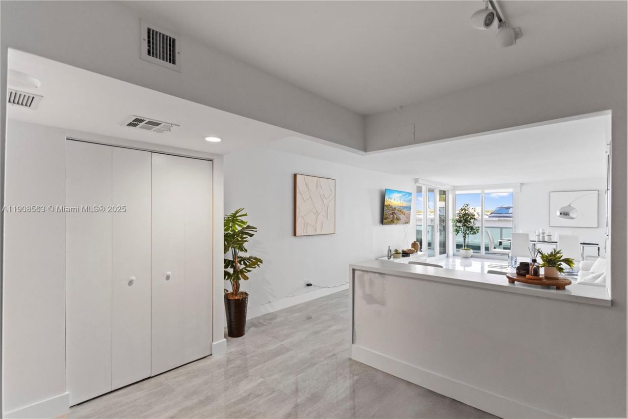 100 Bayview Dr, Unit 227, Sunny Isles Beach, FL 33160 Photo