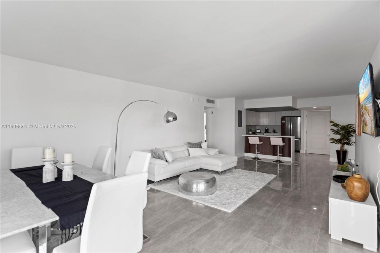 100 Bayview Dr, Unit 227, Sunny Isles Beach, FL 33160 Photo