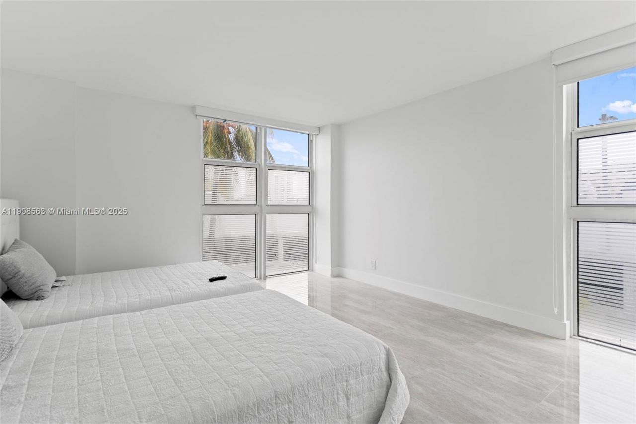 100 Bayview Dr, Unit 227, Sunny Isles Beach, FL 33160 Photo