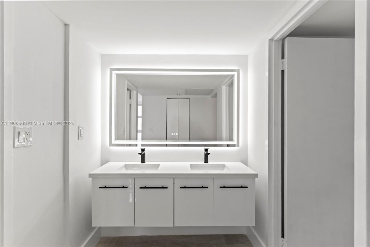 100 Bayview Dr, Unit 227, Sunny Isles Beach, FL 33160 Photo