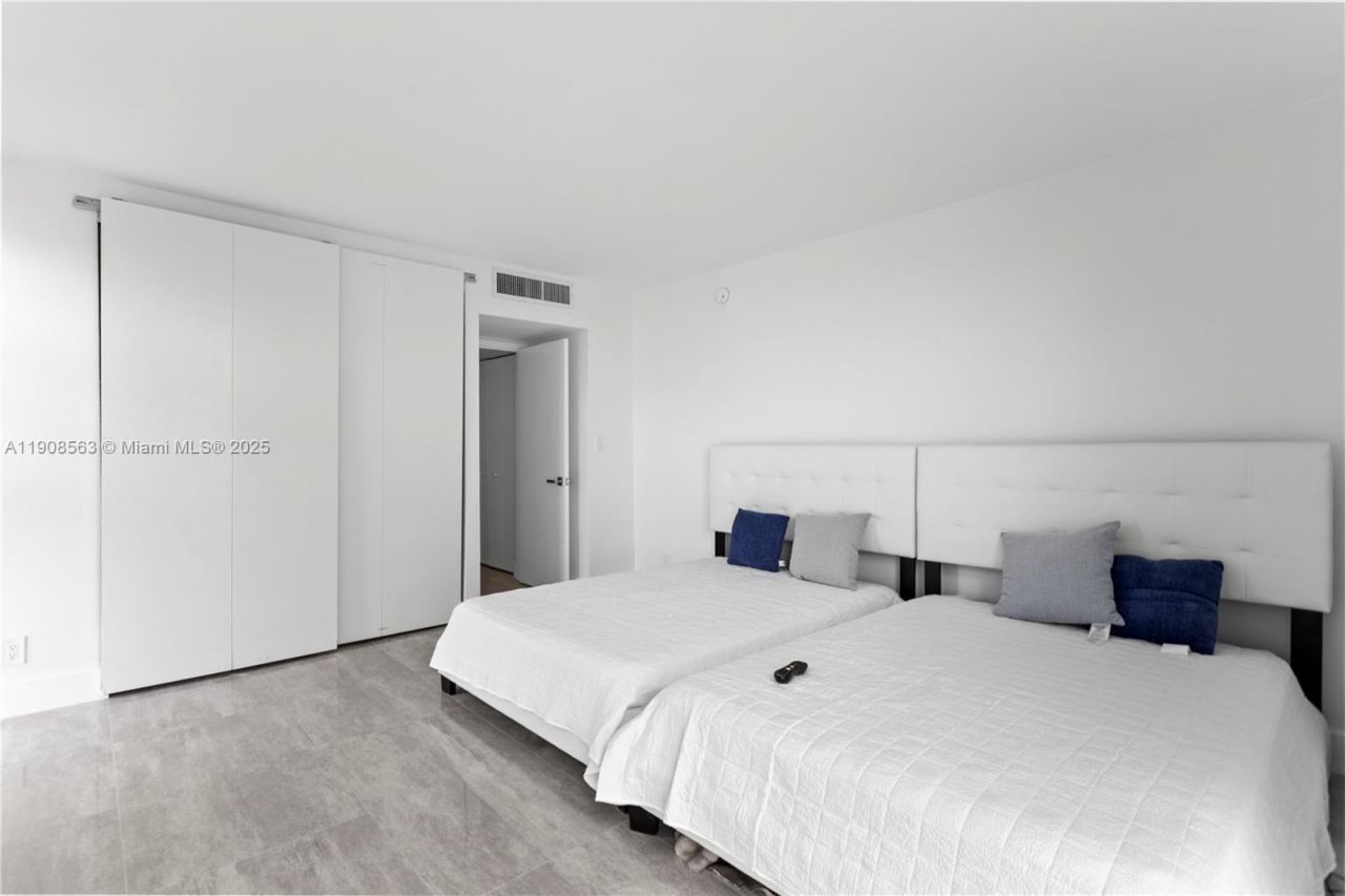 100 Bayview Dr, Unit 227, Sunny Isles Beach, FL 33160 Photo