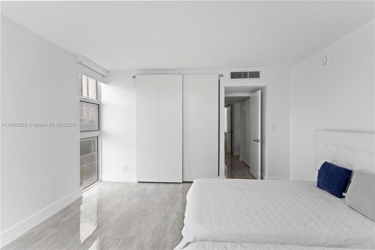 100 Bayview Dr, Unit 227, Sunny Isles Beach, FL 33160 Photo