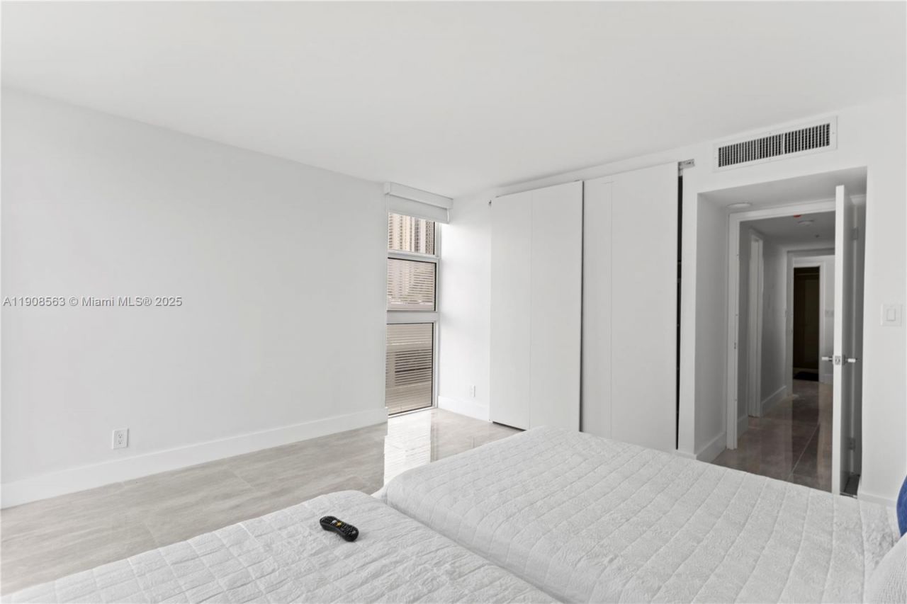 100 Bayview Dr, Unit 227, Sunny Isles Beach, FL 33160 Photo