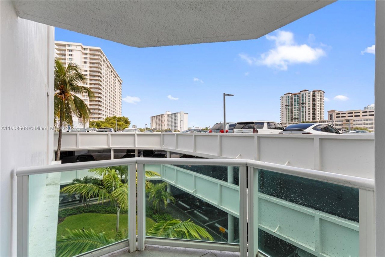 100 Bayview Dr, Unit 227, Sunny Isles Beach, FL 33160 Photo