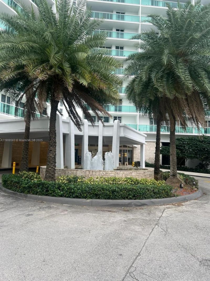 100 Bayview Dr, Unit 227, Sunny Isles Beach, FL 33160 Photo