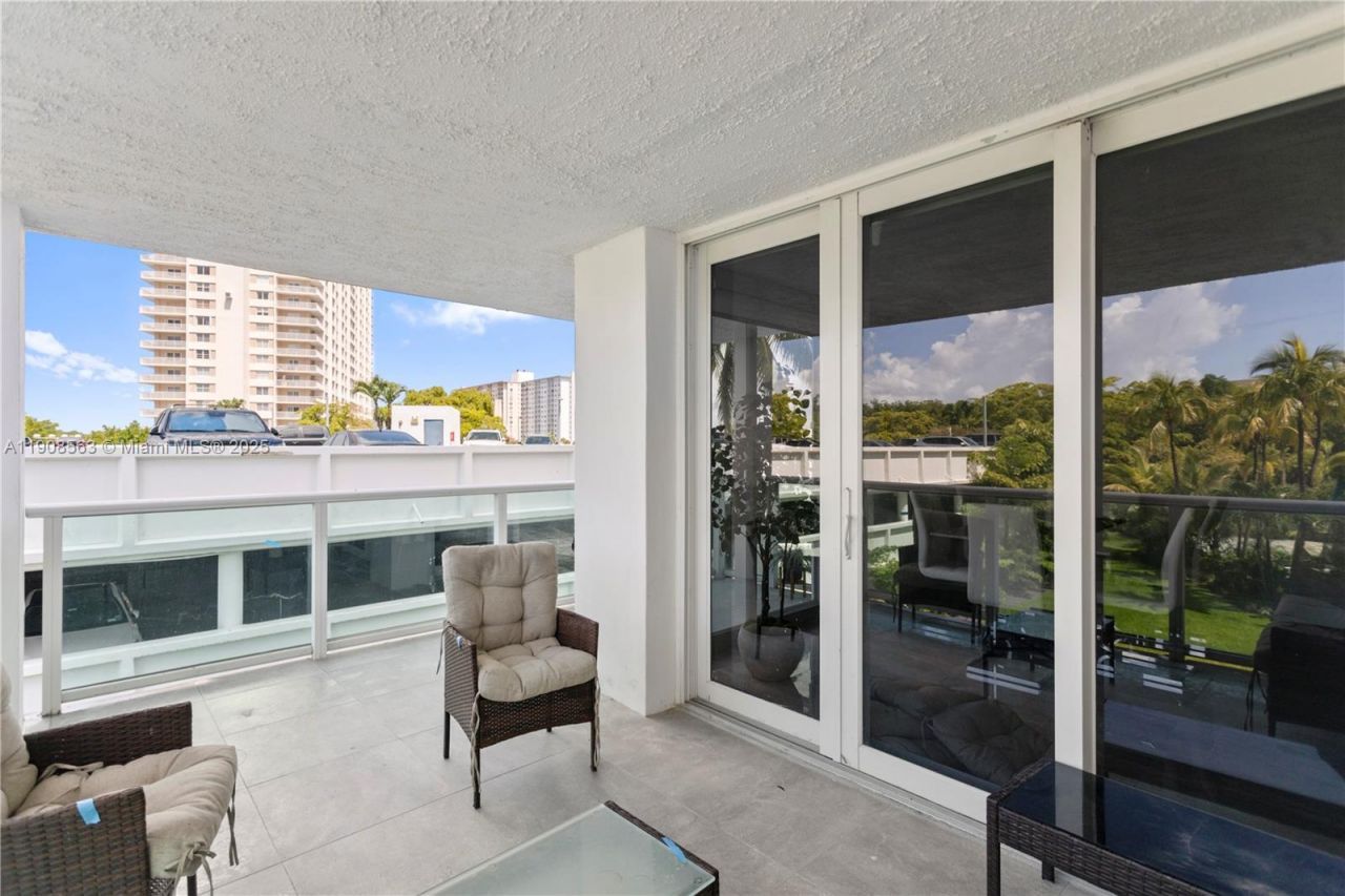 100 Bayview Dr, Unit 227, Sunny Isles Beach, FL 33160 Photo