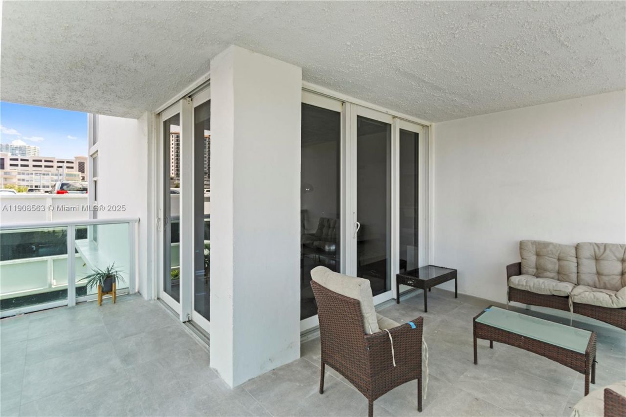 100 Bayview Dr, Unit 227, Sunny Isles Beach, FL 33160 Photo