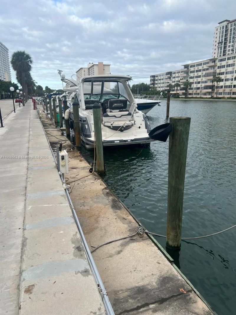 100 Bayview Dr, Unit 227, Sunny Isles Beach, FL 33160 Photo