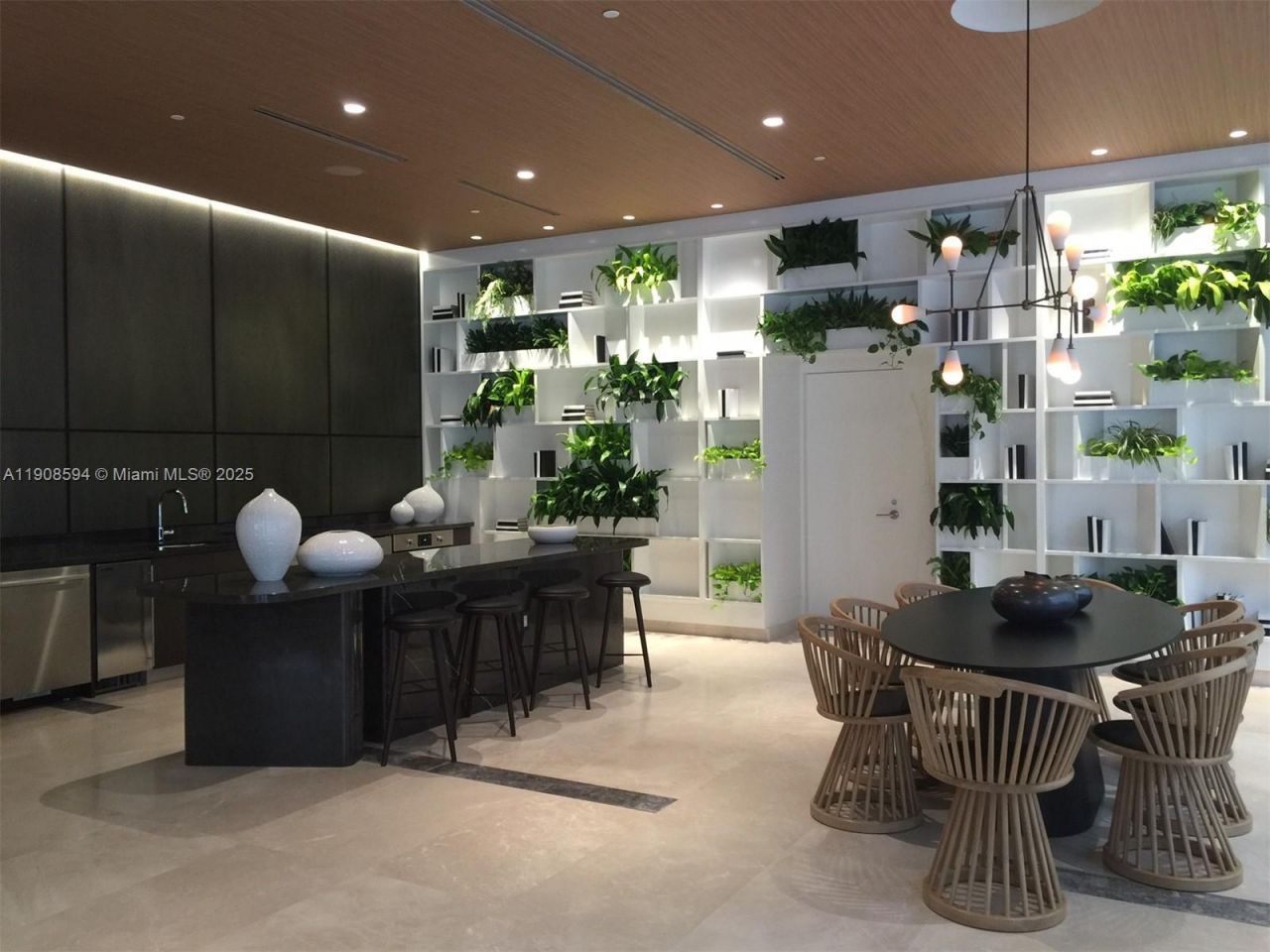 45 SW 9 St, Unit 1402, Miami, FL 33131 Photo