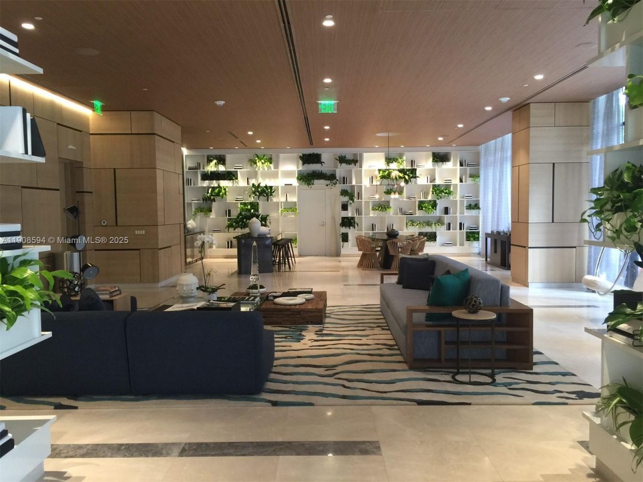 45 SW 9 St, Unit 1402, Miami, FL 33131 Photo