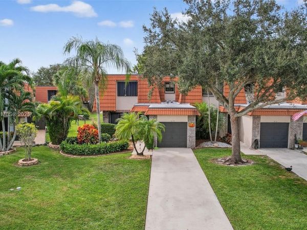 1413 SW 109th Way, Davie, FL 33324