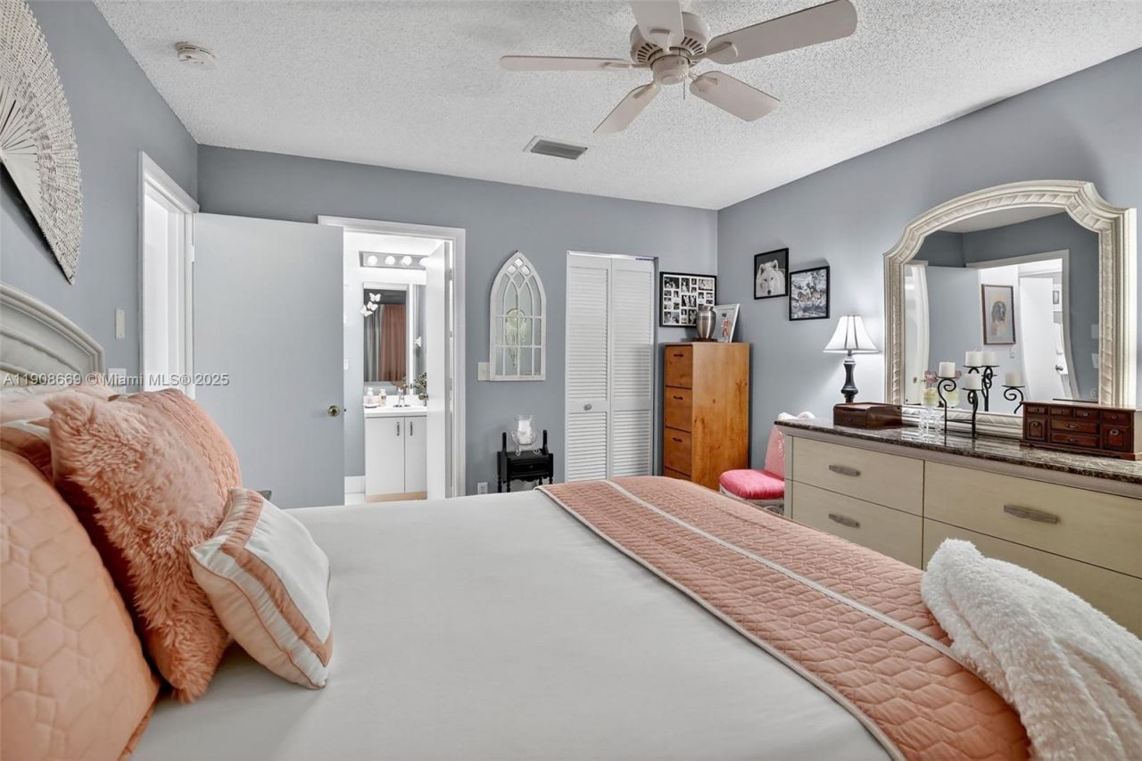 1413 SW 109th Way, Davie, FL 33324 Photo