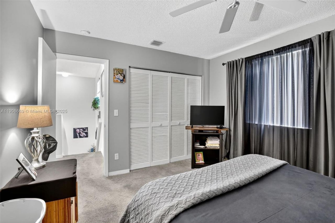 1413 SW 109th Way, Davie, FL 33324 Photo