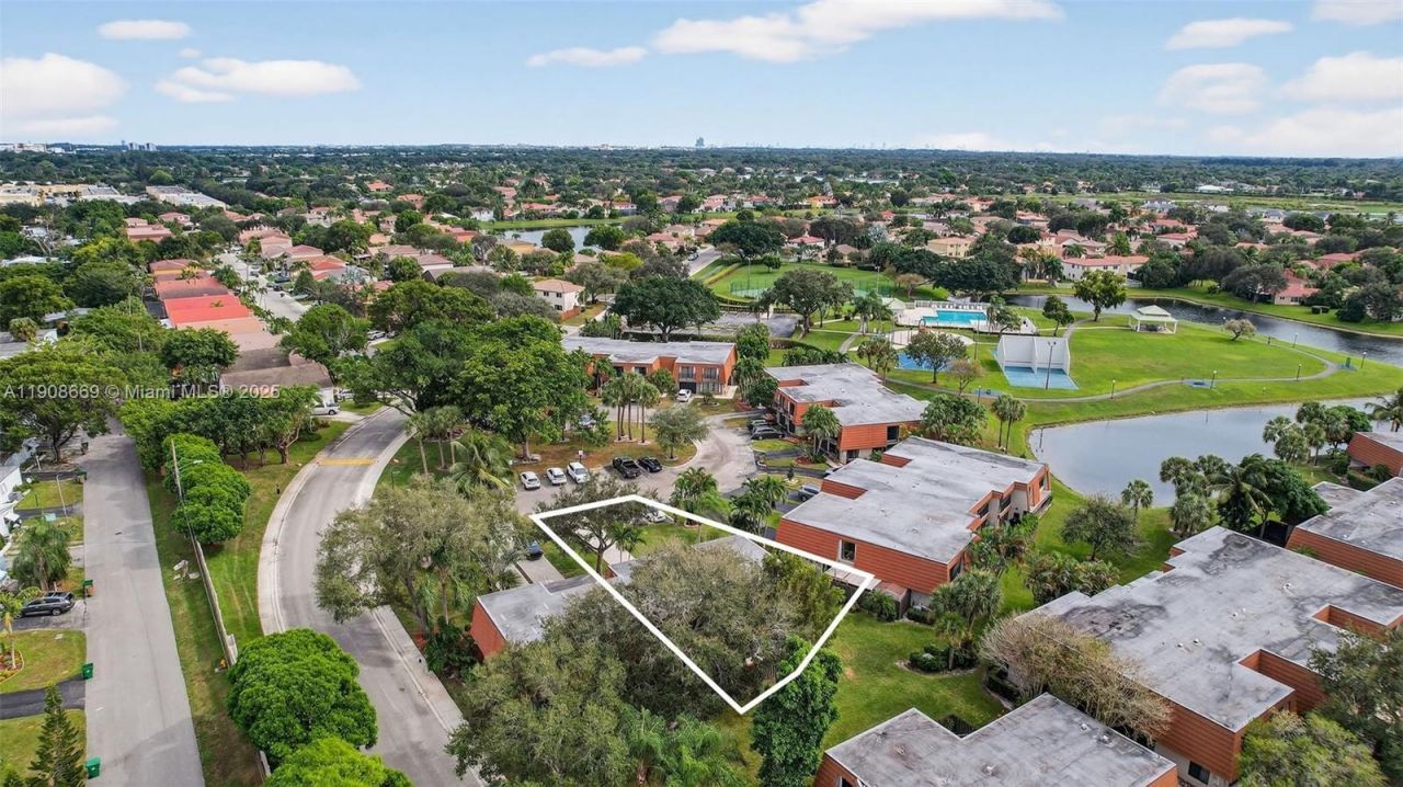 1413 SW 109th Way, Davie, FL 33324 Photo