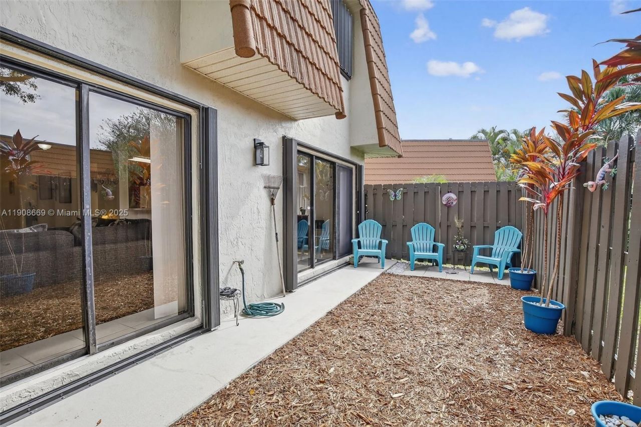 1413 SW 109th Way, Davie, FL 33324 Photo