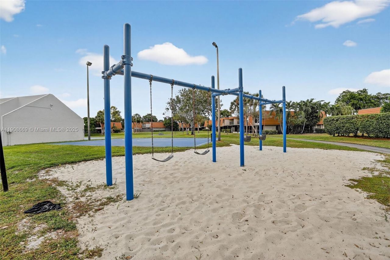 1413 SW 109th Way, Davie, FL 33324 Photo