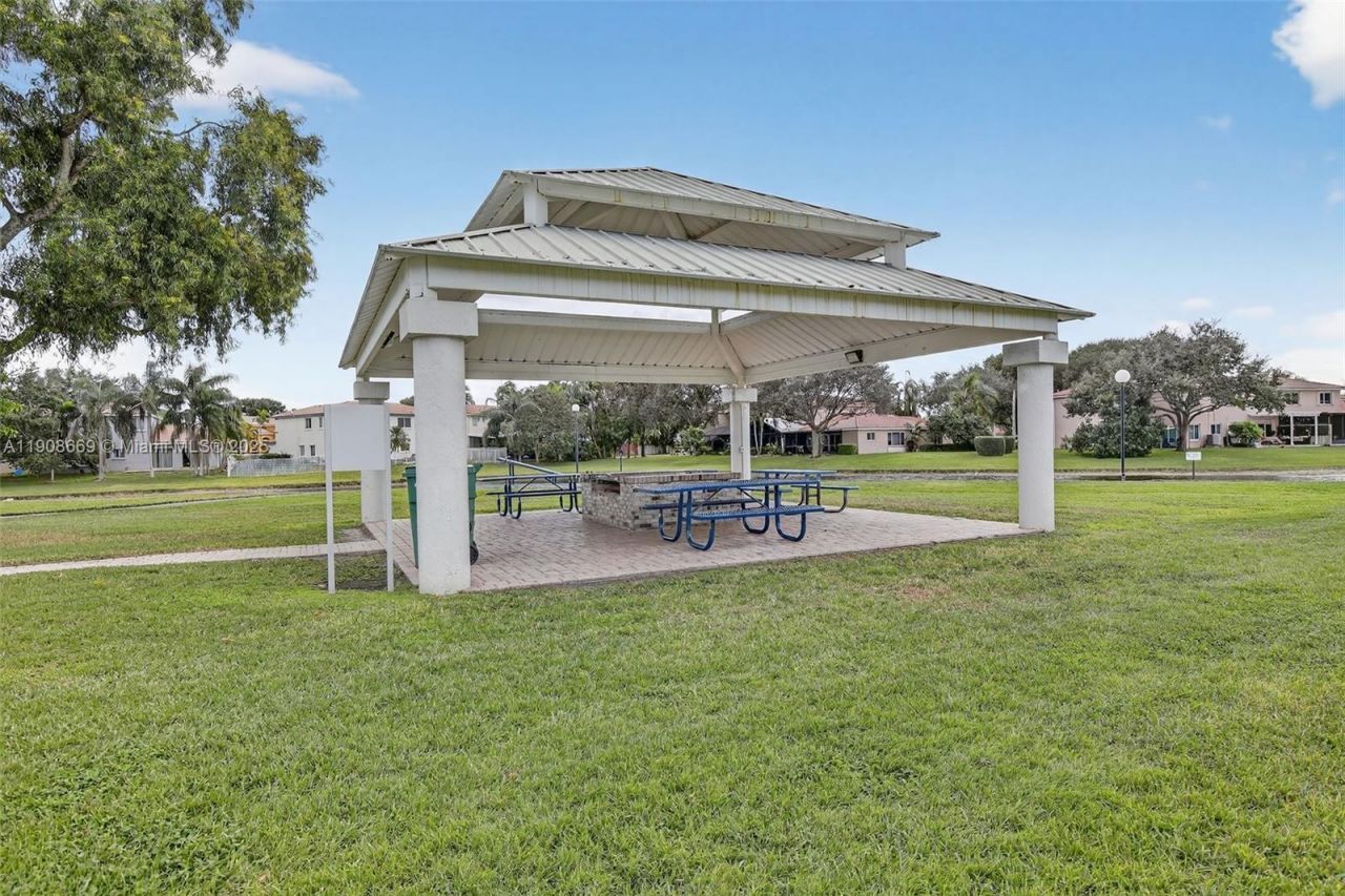 1413 SW 109th Way, Davie, FL 33324 Photo