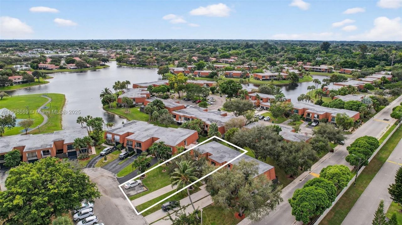 1413 SW 109th Way, Davie, FL 33324 Photo