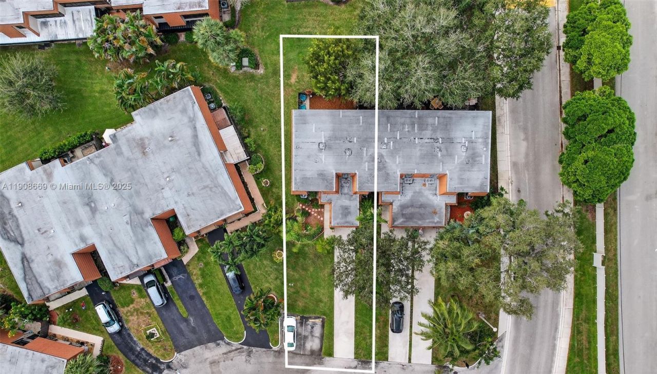 1413 SW 109th Way, Davie, FL 33324 Photo