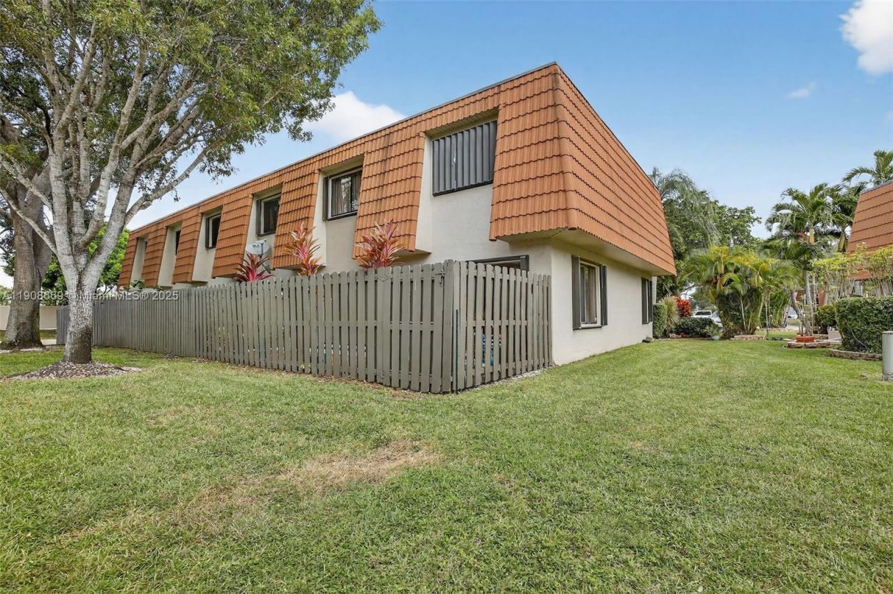 1413 SW 109th Way, Davie, FL 33324 Photo