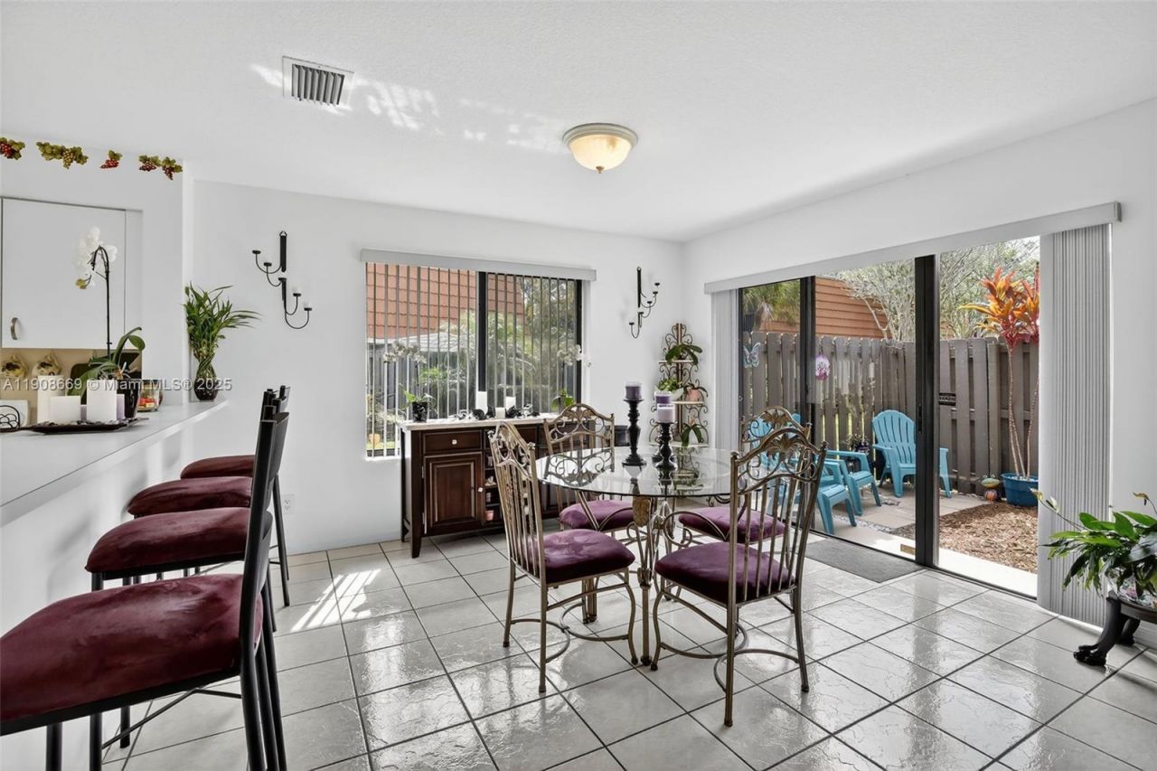 1413 SW 109th Way, Davie, FL 33324 Photo