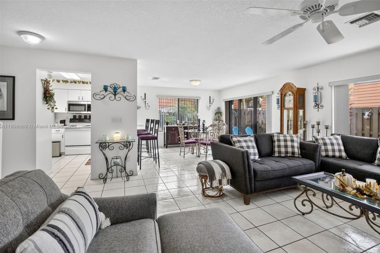 1413 SW 109th Way, Davie, FL 33324 Photo