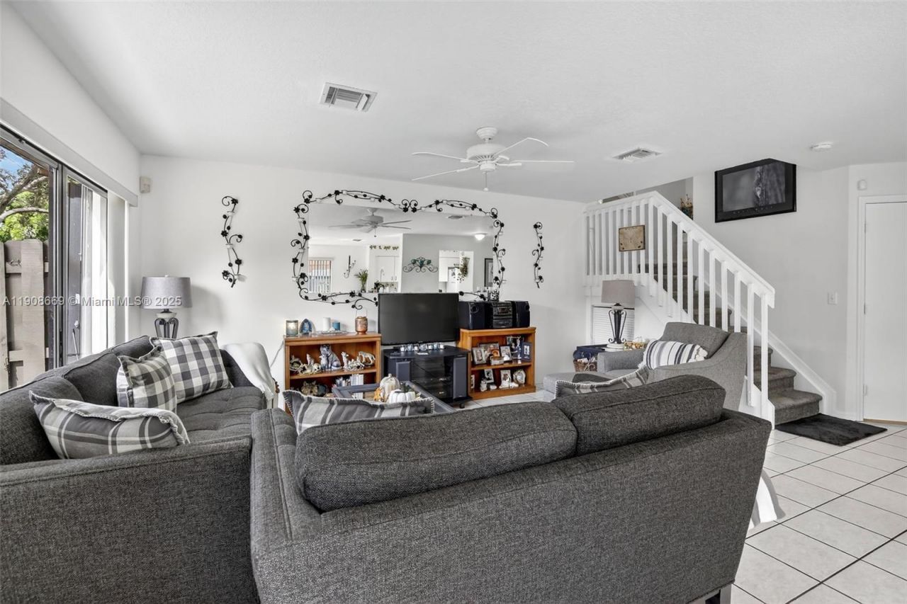 1413 SW 109th Way, Davie, FL 33324 Photo