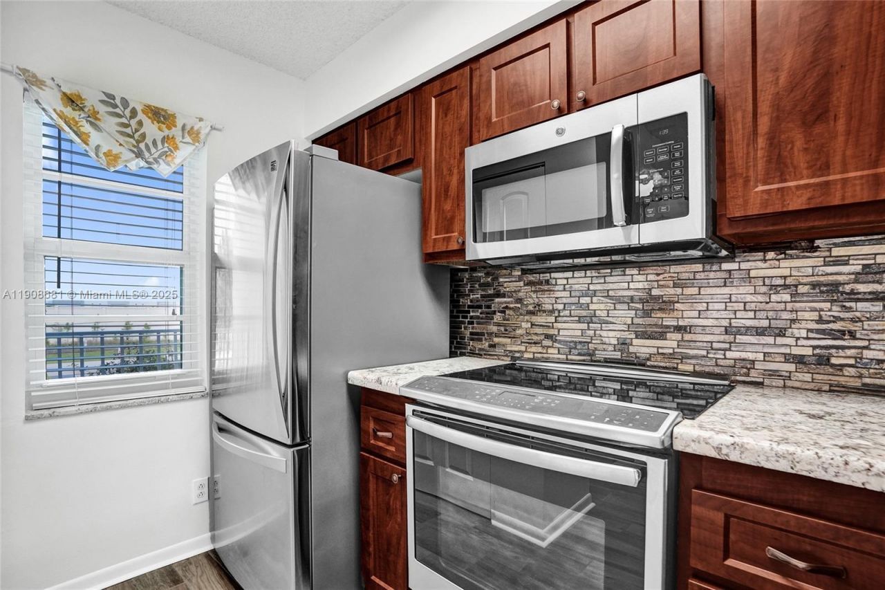 2220 N Cypress Bend Dr, Unit 310, Pompano Beach, FL 33069 Photo