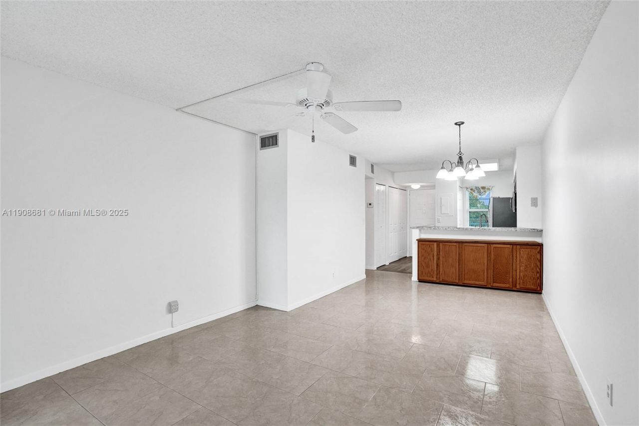 2220 N Cypress Bend Dr, Unit 310, Pompano Beach, FL 33069 Photo