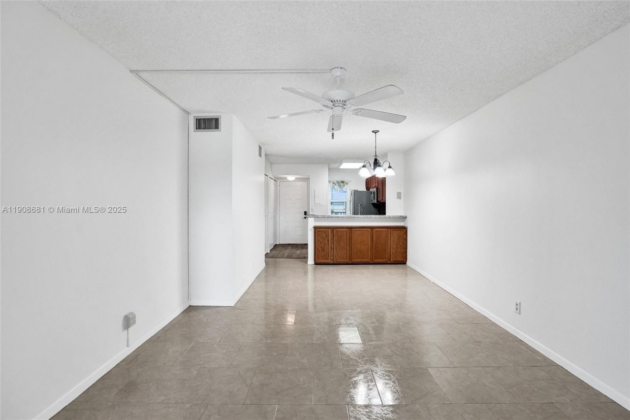 2220 N Cypress Bend Dr, Unit 310, Pompano Beach, FL 33069 Photo