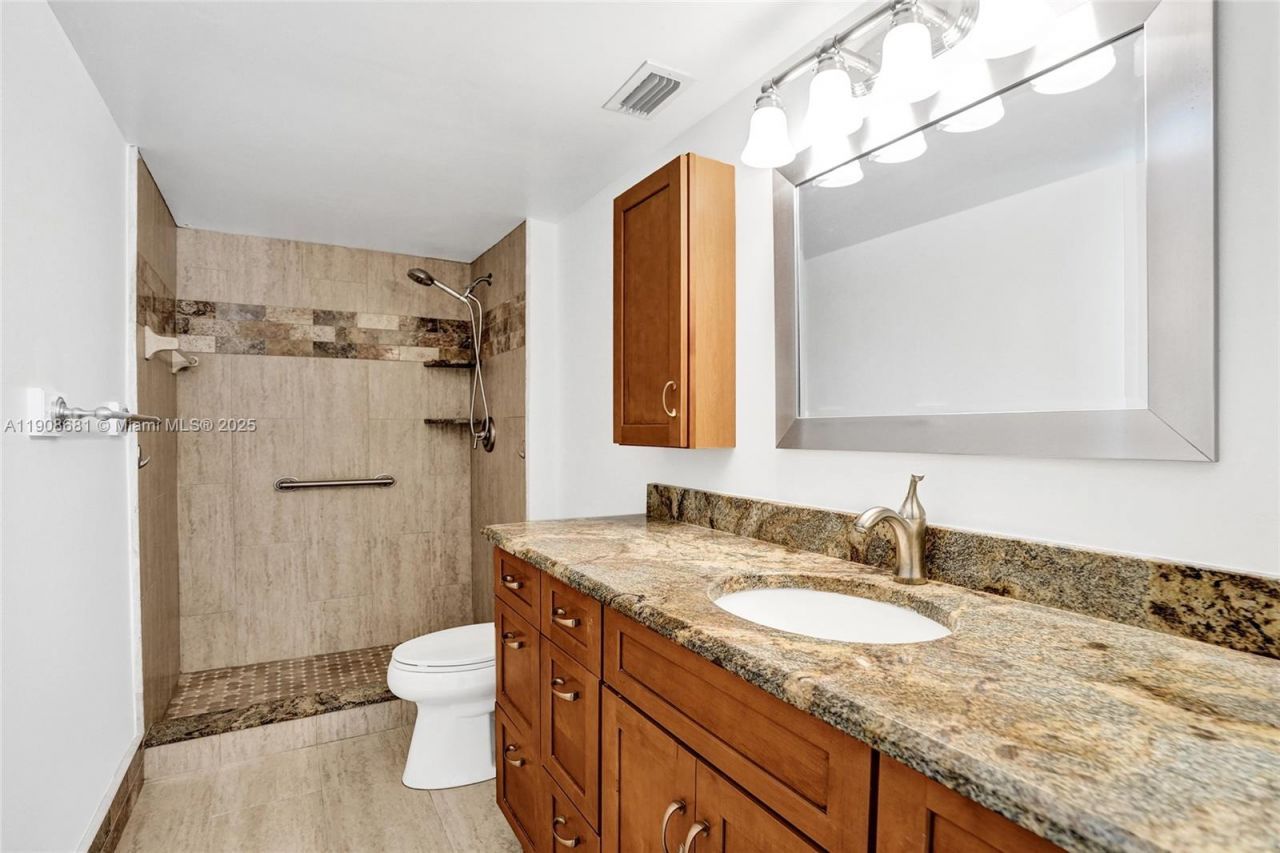 2220 N Cypress Bend Dr, Unit 310, Pompano Beach, FL 33069 Photo