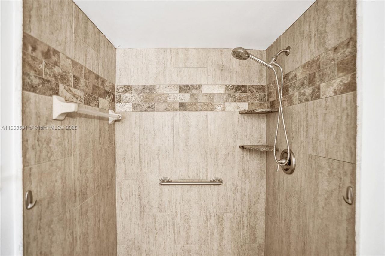 2220 N Cypress Bend Dr, Unit 310, Pompano Beach, FL 33069 Photo