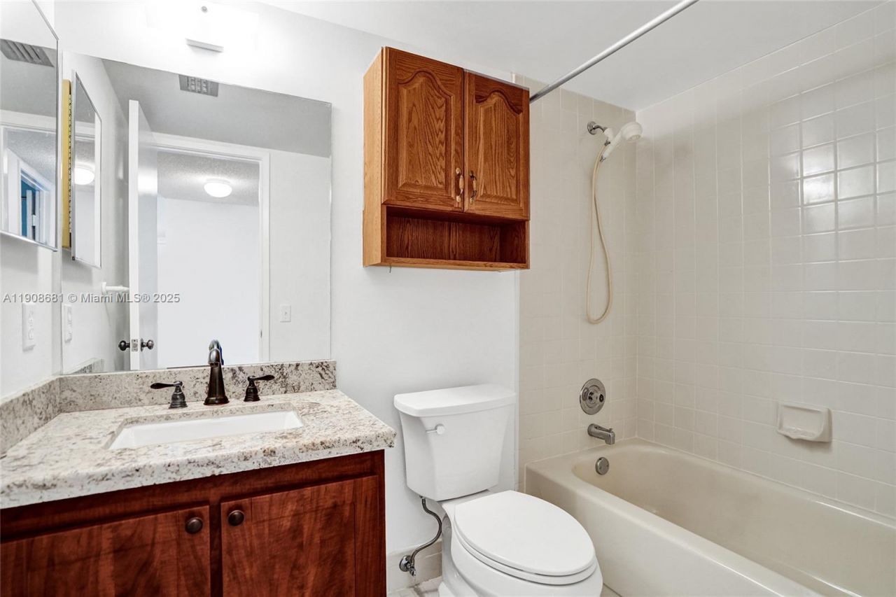 2220 N Cypress Bend Dr, Unit 310, Pompano Beach, FL 33069 Photo