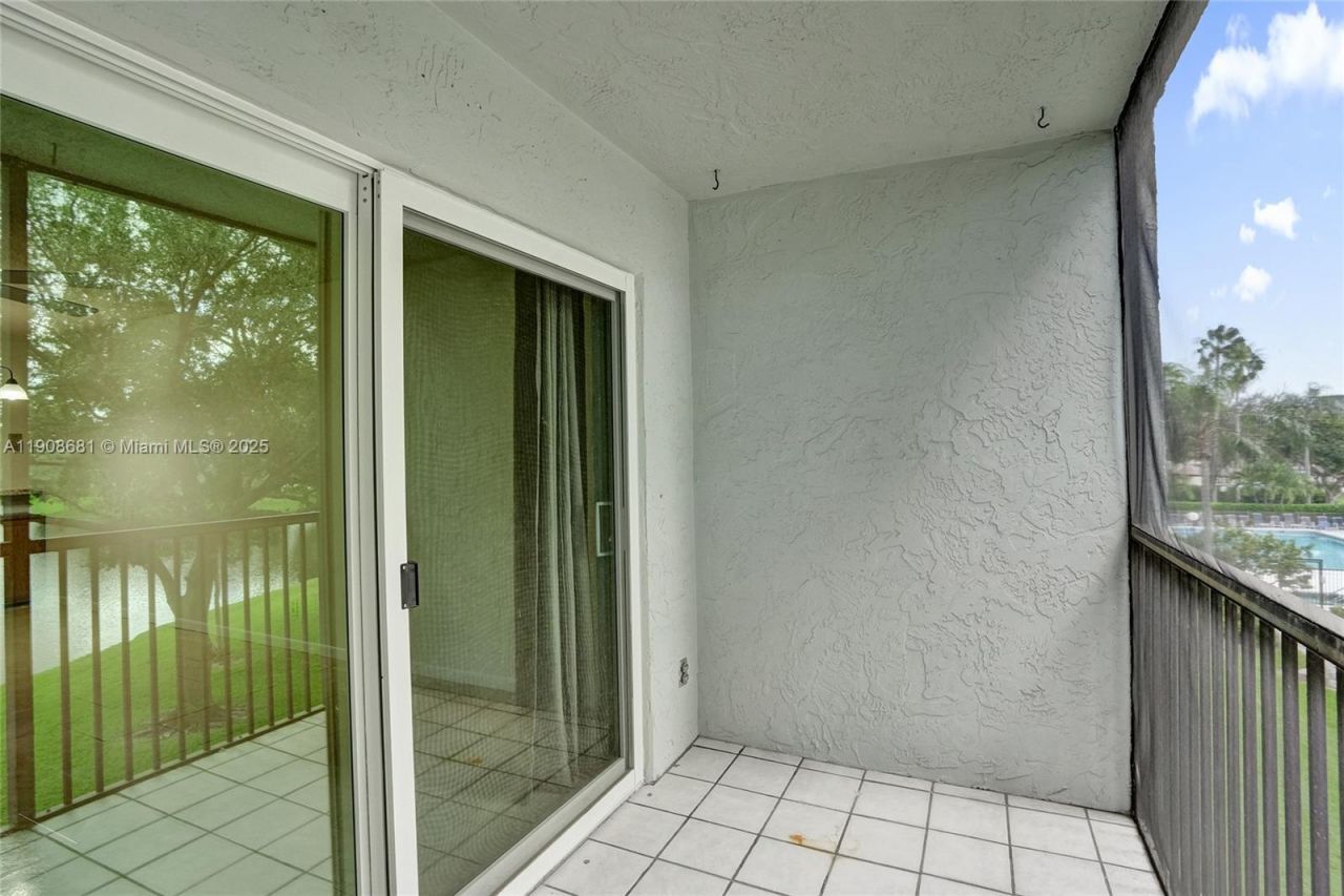 2220 N Cypress Bend Dr, Unit 310, Pompano Beach, FL 33069 Photo