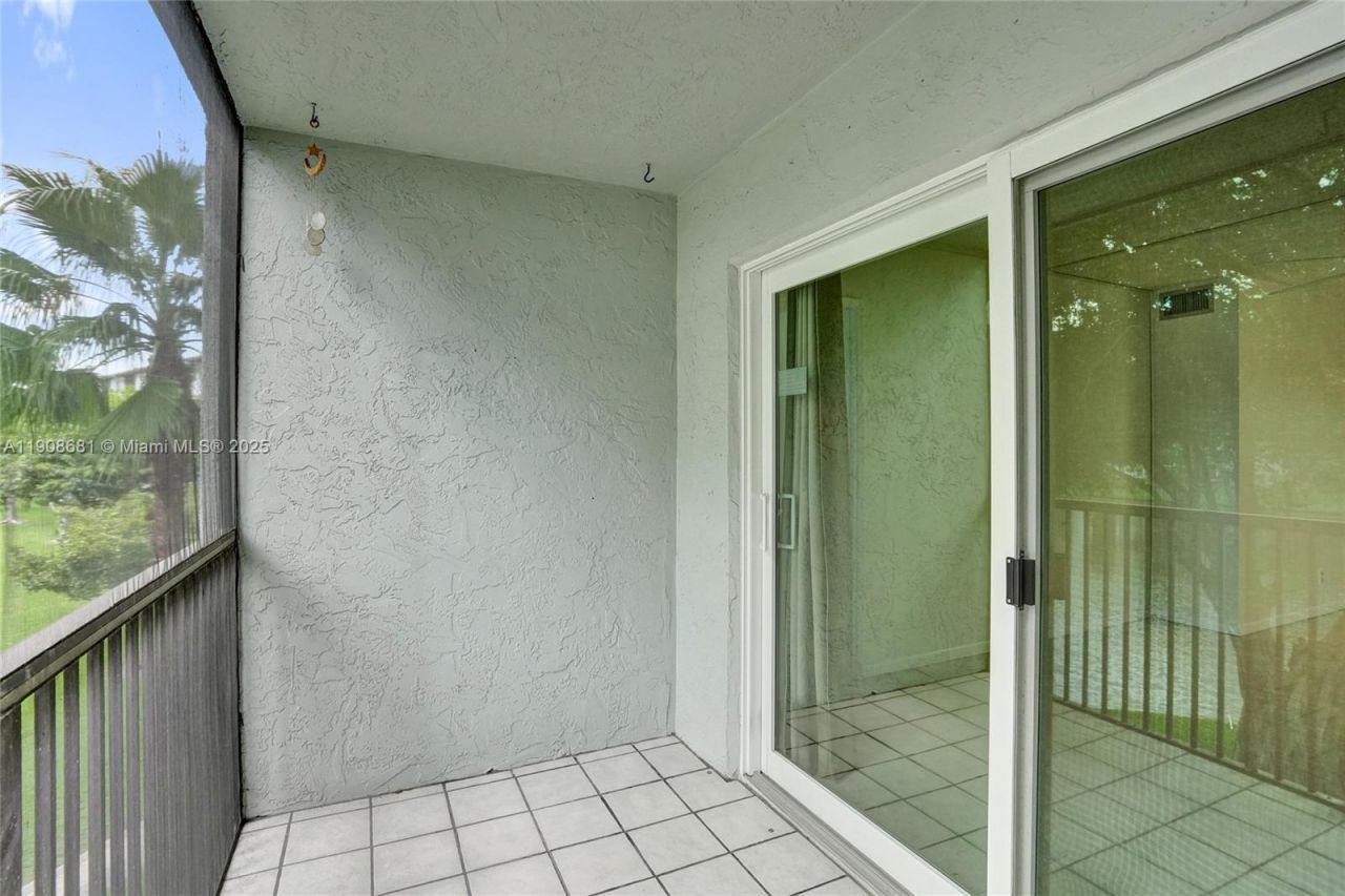 2220 N Cypress Bend Dr, Unit 310, Pompano Beach, FL 33069 Photo