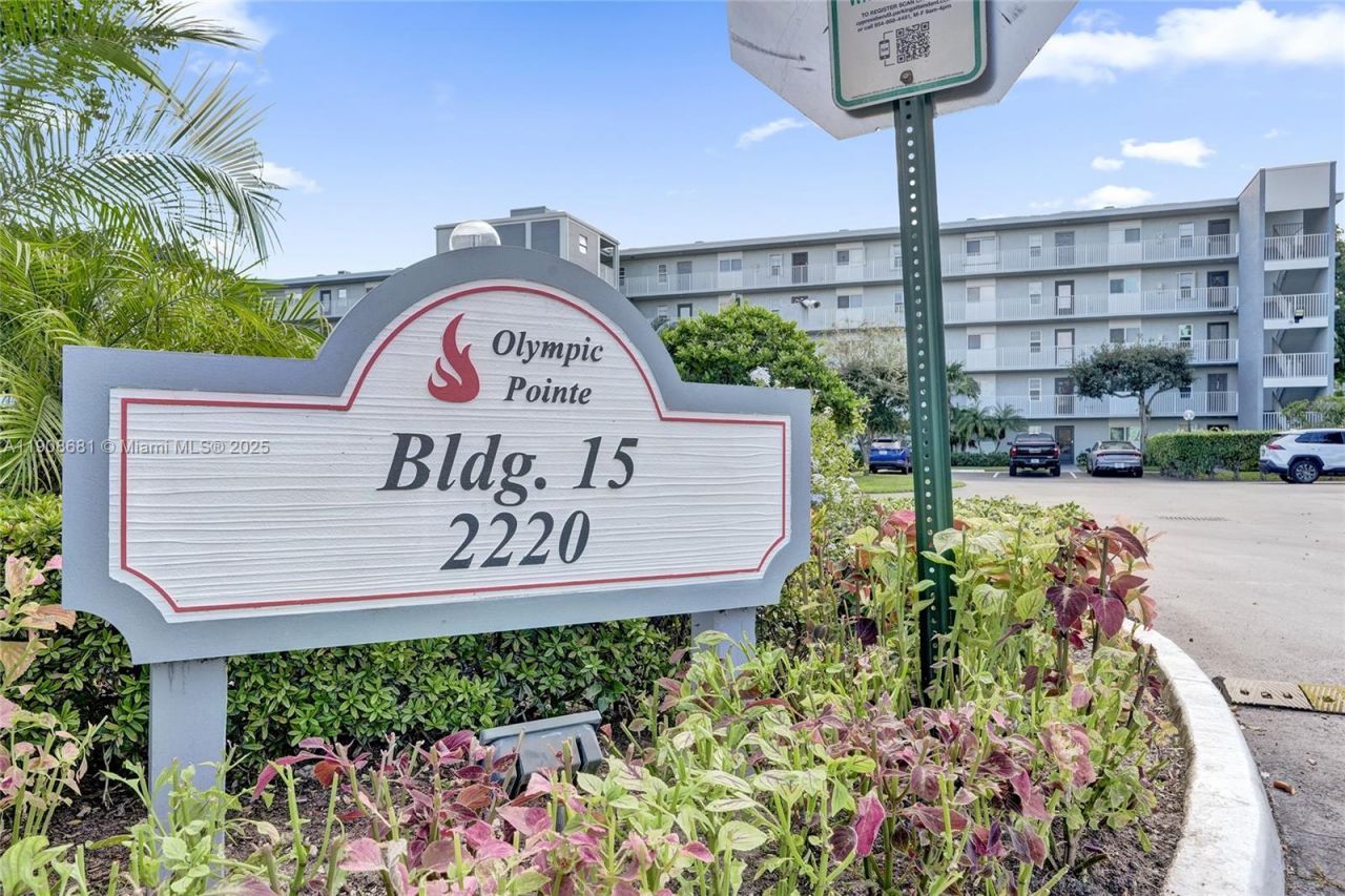 2220 N Cypress Bend Dr, Unit 310, Pompano Beach, FL 33069 Photo