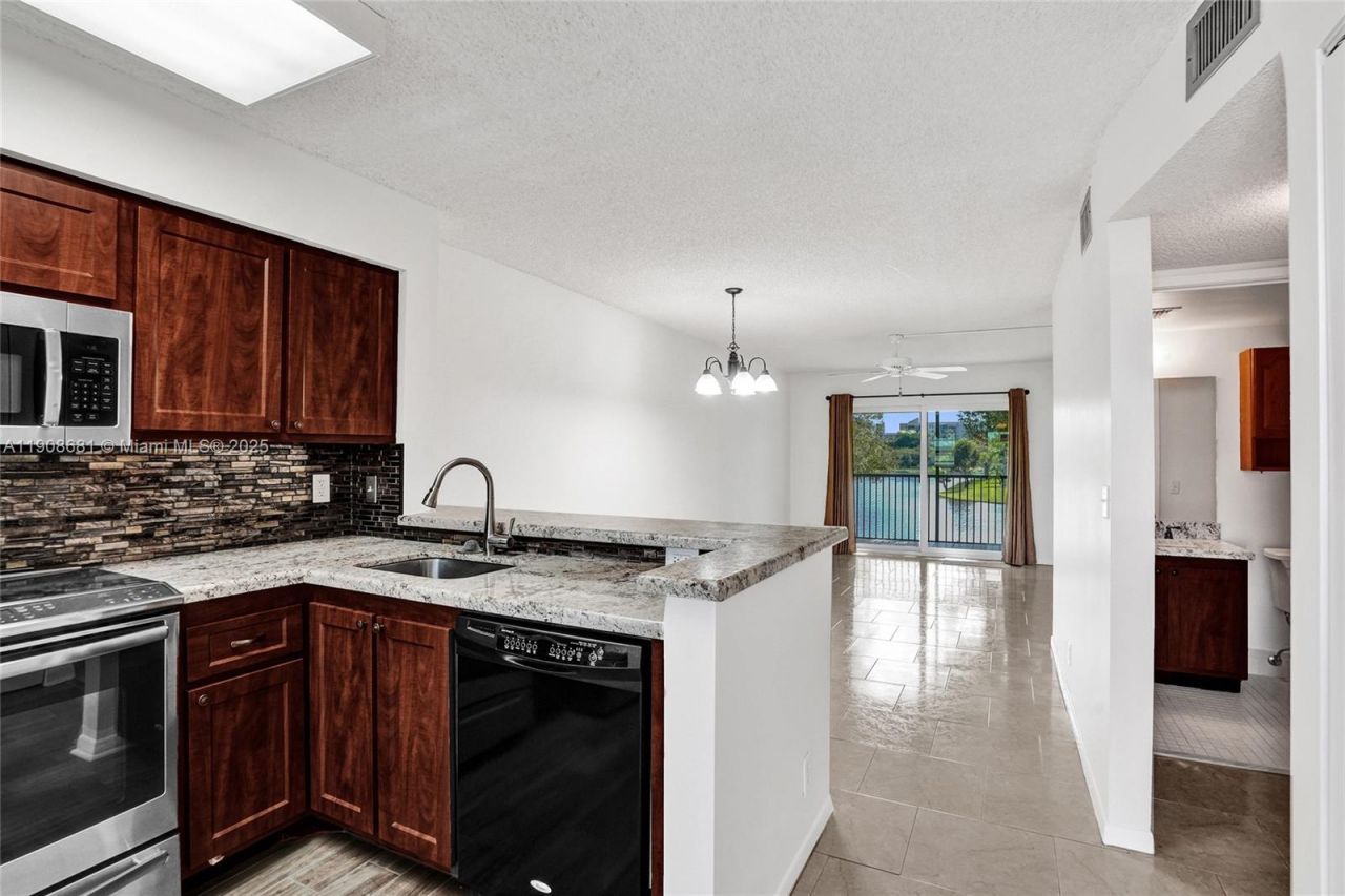 2220 N Cypress Bend Dr, Unit 310, Pompano Beach, FL 33069 Photo