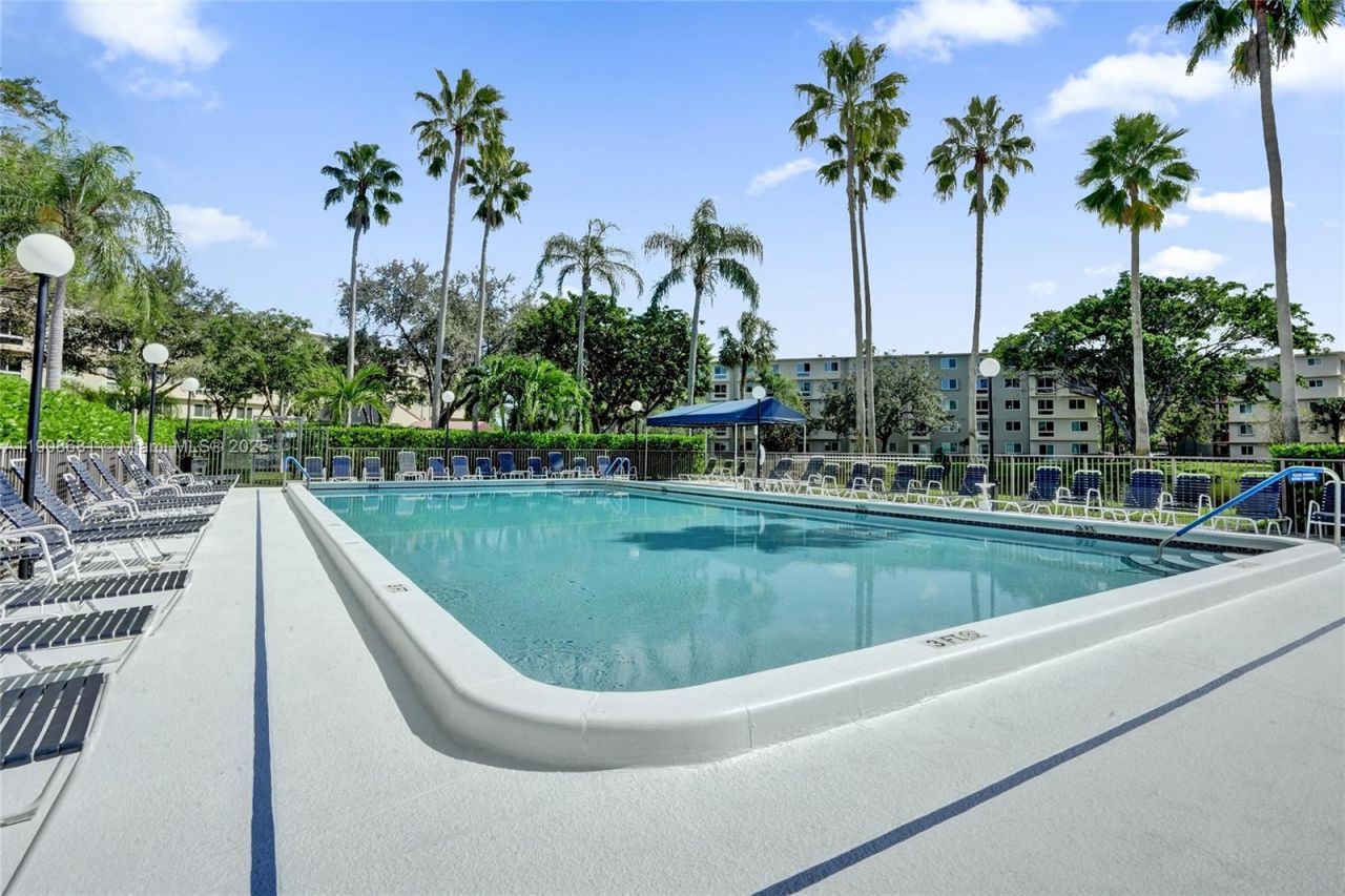 2220 N Cypress Bend Dr, Unit 310, Pompano Beach, FL 33069 Photo