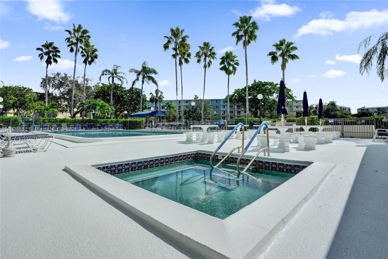 2220 N Cypress Bend Dr, Unit 310, Pompano Beach, FL 33069 Photo