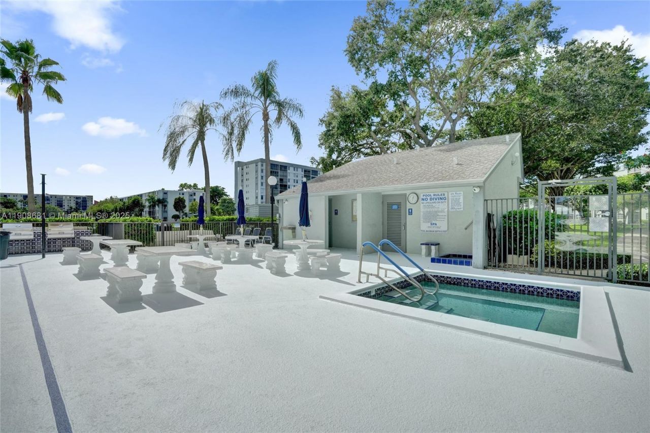 2220 N Cypress Bend Dr, Unit 310, Pompano Beach, FL 33069 Photo