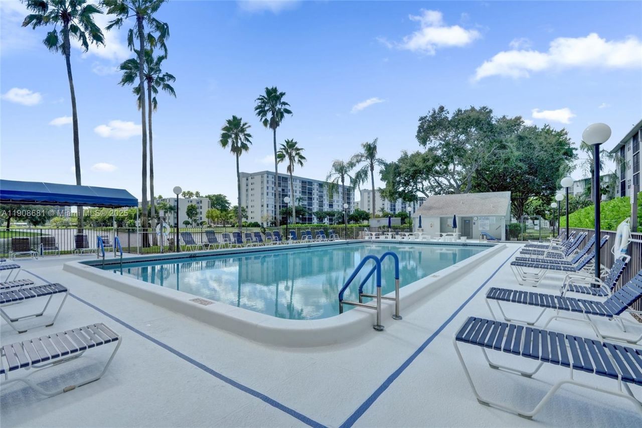 2220 N Cypress Bend Dr, Unit 310, Pompano Beach, FL 33069 Photo