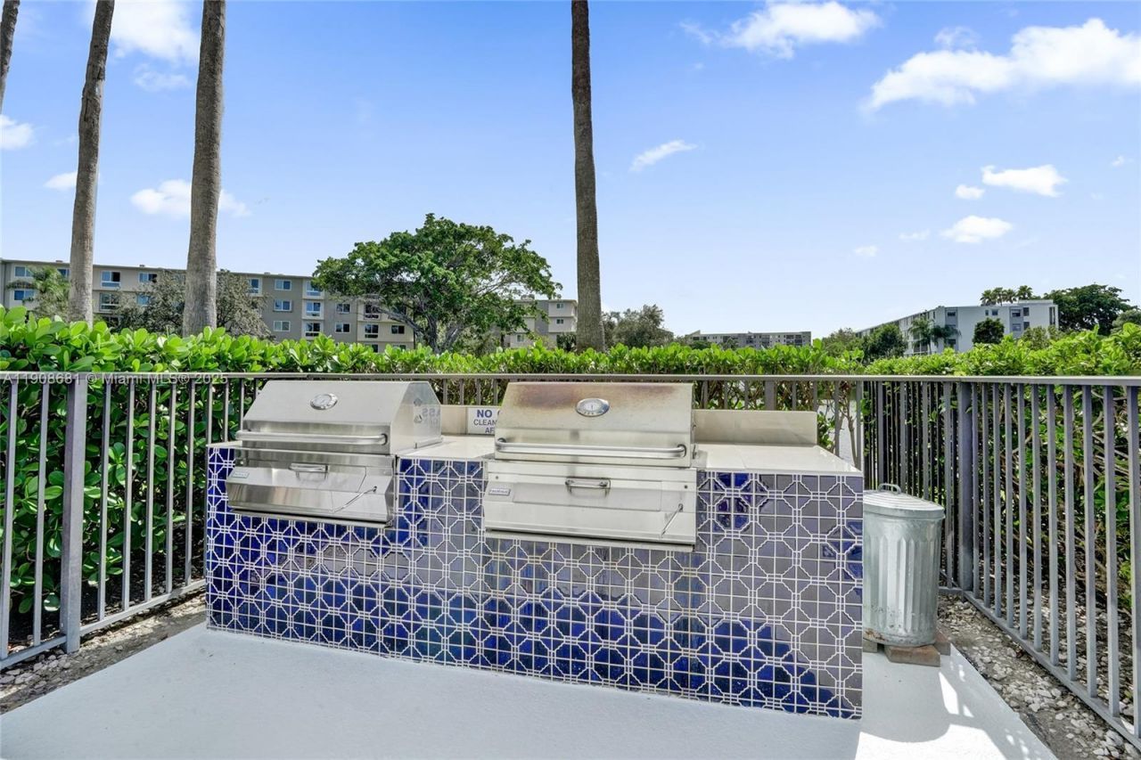 2220 N Cypress Bend Dr, Unit 310, Pompano Beach, FL 33069 Photo