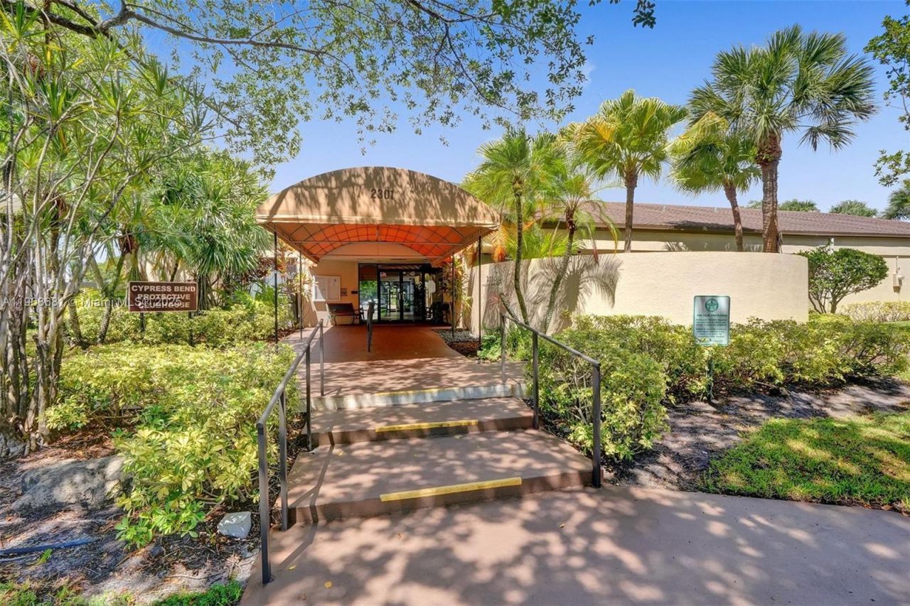 2220 N Cypress Bend Dr, Unit 310, Pompano Beach, FL 33069 Photo