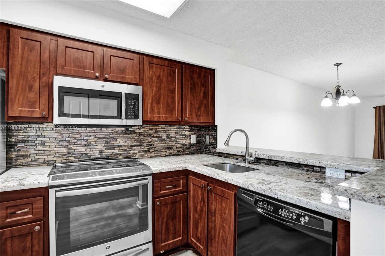 2220 N Cypress Bend Dr, Unit 310, Pompano Beach, FL 33069 Photo