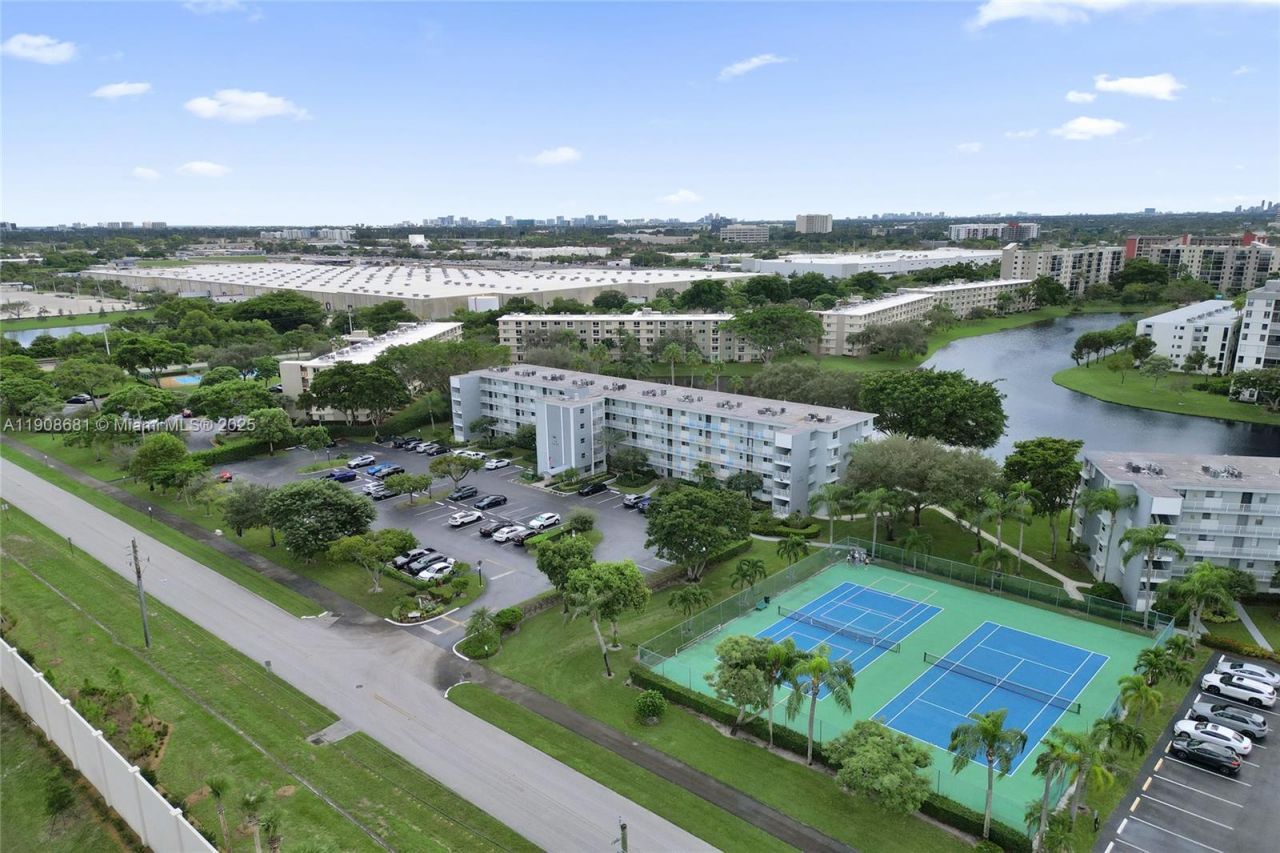 2220 N Cypress Bend Dr, Unit 310, Pompano Beach, FL 33069 Photo