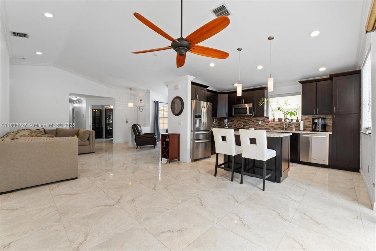 15624 NW 12th Rd, Pembroke Pines, FL 33028 Photo