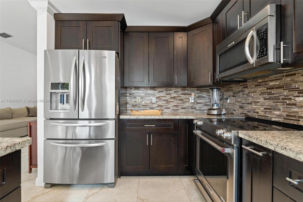 15624 NW 12th Rd, Pembroke Pines, FL 33028 Photo