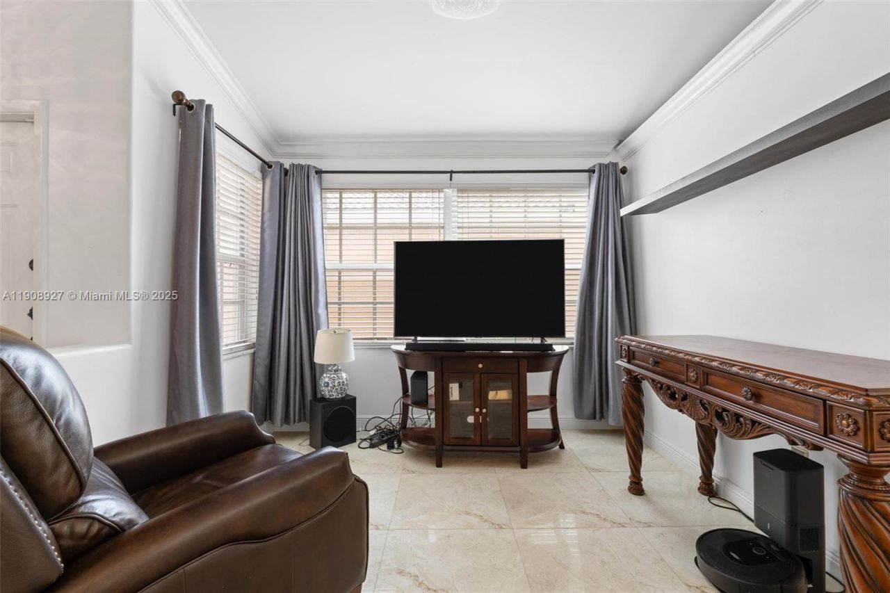 15624 NW 12th Rd, Pembroke Pines, FL 33028 Photo