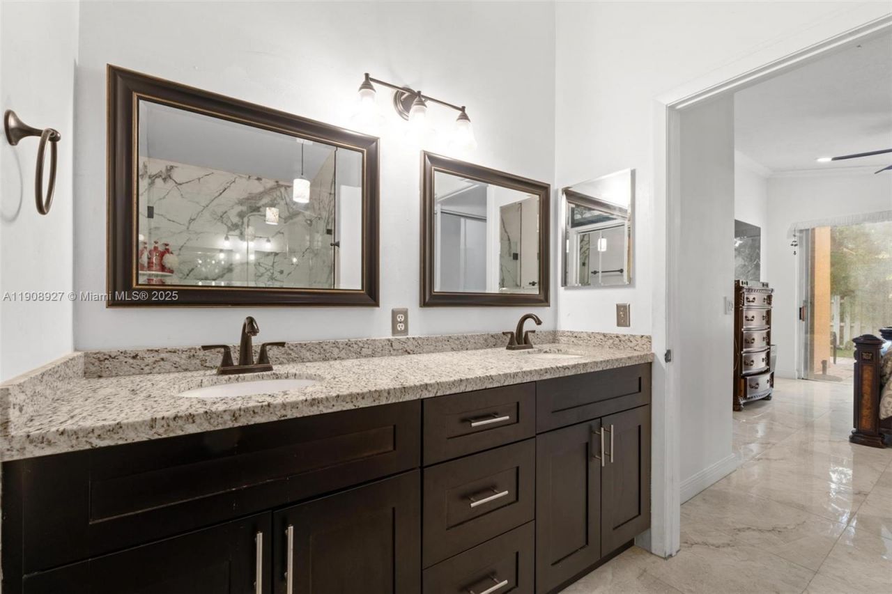 15624 NW 12th Rd, Pembroke Pines, FL 33028 Photo